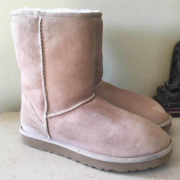 UGG Shoes - UGG CLASSIC SHORT BOOTS
